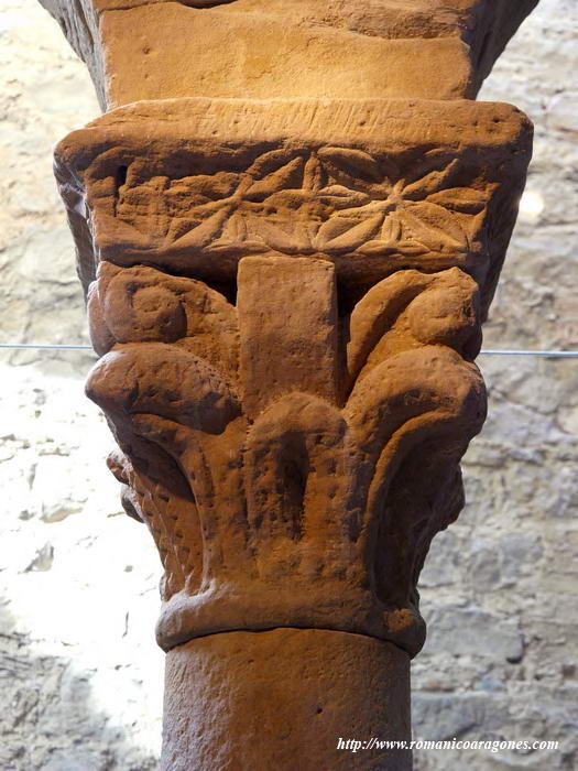 CAPITEL DEL PRIMITIVO CLAUSTRO ROMÁNICO